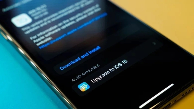 Jailbreak làm giảm lớp bảo vệ mặc định của iPhone và khiến thiết bị dễ gặp rủi ro bảo mật hơn. 