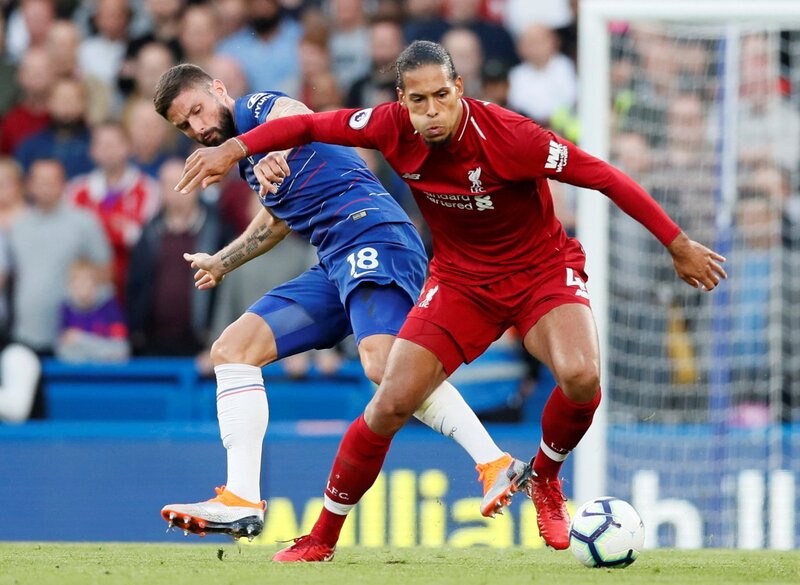 Virgil van Dijk nổi bật với khả năng chỉ huy hàng thủ, không chiến mạnh và phong thái điềm tĩnh. 