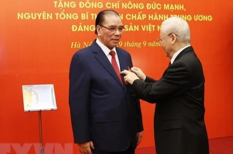 Việc gia nhập Đảng từ sớm mở ra chặng đường công tác chính trị lâu dài của ông
