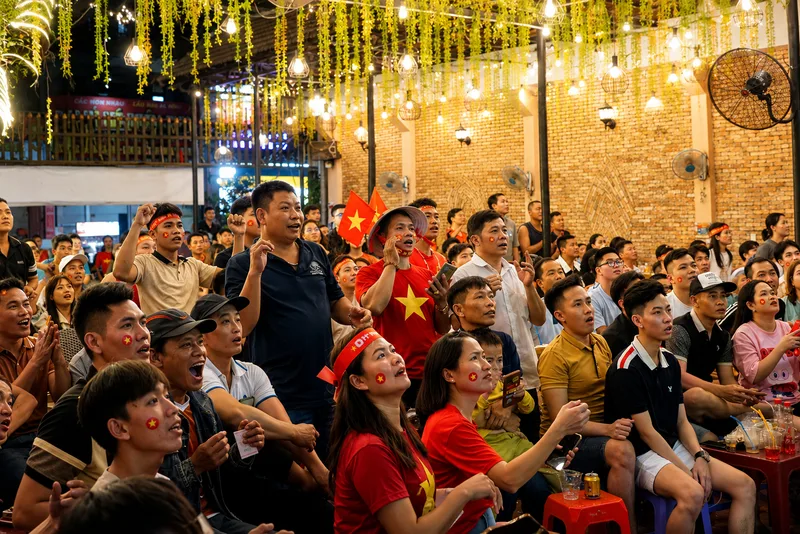 Ngoài bóng đá, gia đình Tiến Linh còn gắn với hoạt động kinh doanh quán cà phê bóng đá tại Bình Dương.