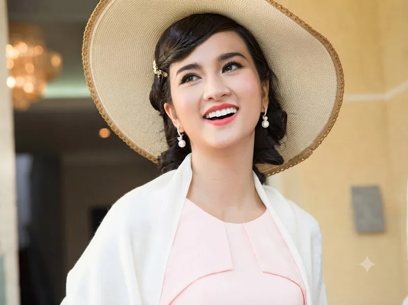 Kim Tuyến gây ấn tượng với vai Ba Trang trong Mộng phù hoa và nhiều giải thưởng diễn xuất.